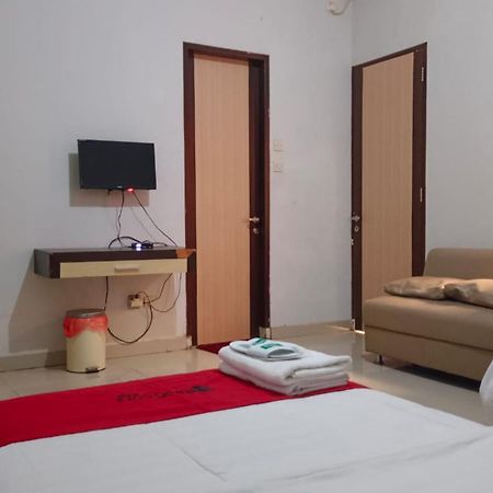 เรดดอร์ซ ชาเรียะฮ์ เนียร์ ตามัน เบอร์ลาบูฮ์ ตารากัน Hotel ภายนอก รูปภาพ